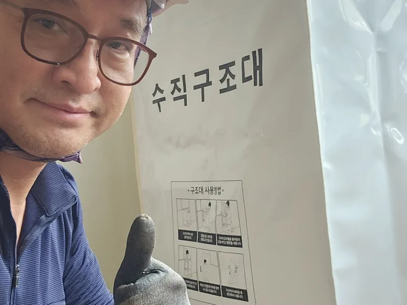 수직구조대 피난기구 설치 현장